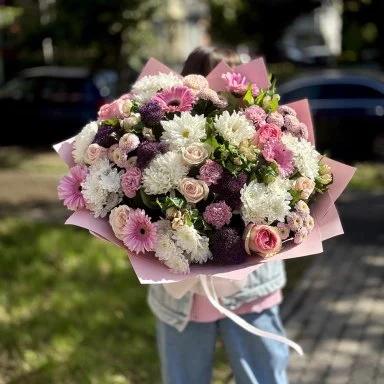 Большой букет из хризантем, альстромерии и герберы