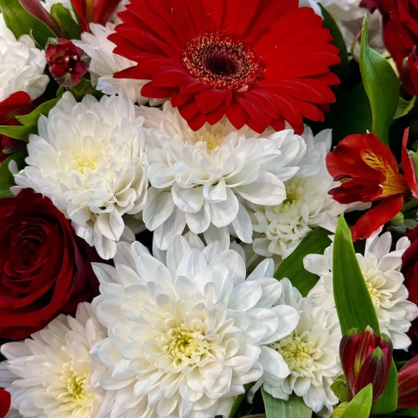 Букет из роз, гербер и хризантем огромный