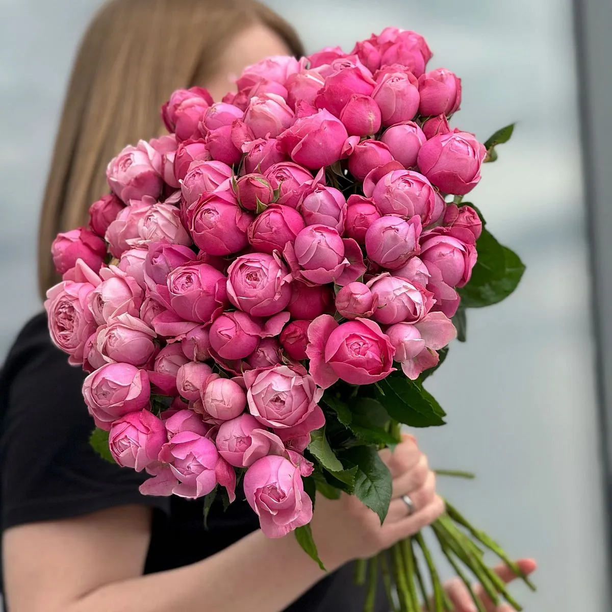 25 розовых кустовых роз (60 см)