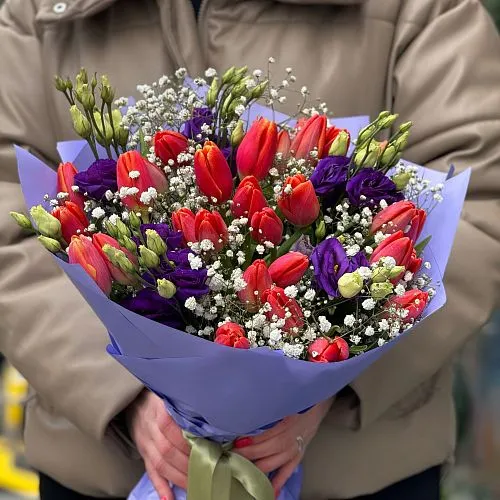 Огромный букет из 51 тюльпана