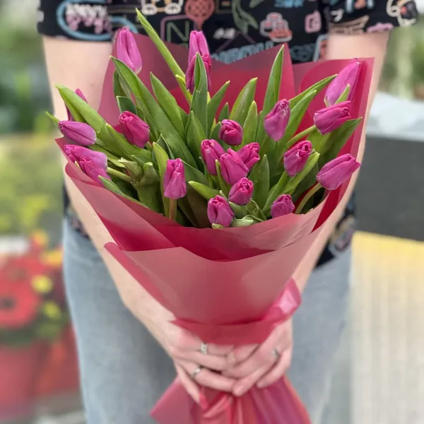 49 красных тюльпанов