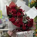 Букет из сафари, роз и гиперикума