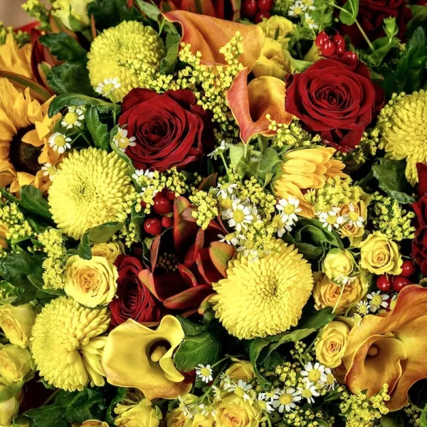 Букет из роз микс, хризантем и подсолнухов