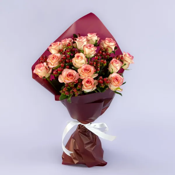 Букет из бело-розовых роз (60 см)