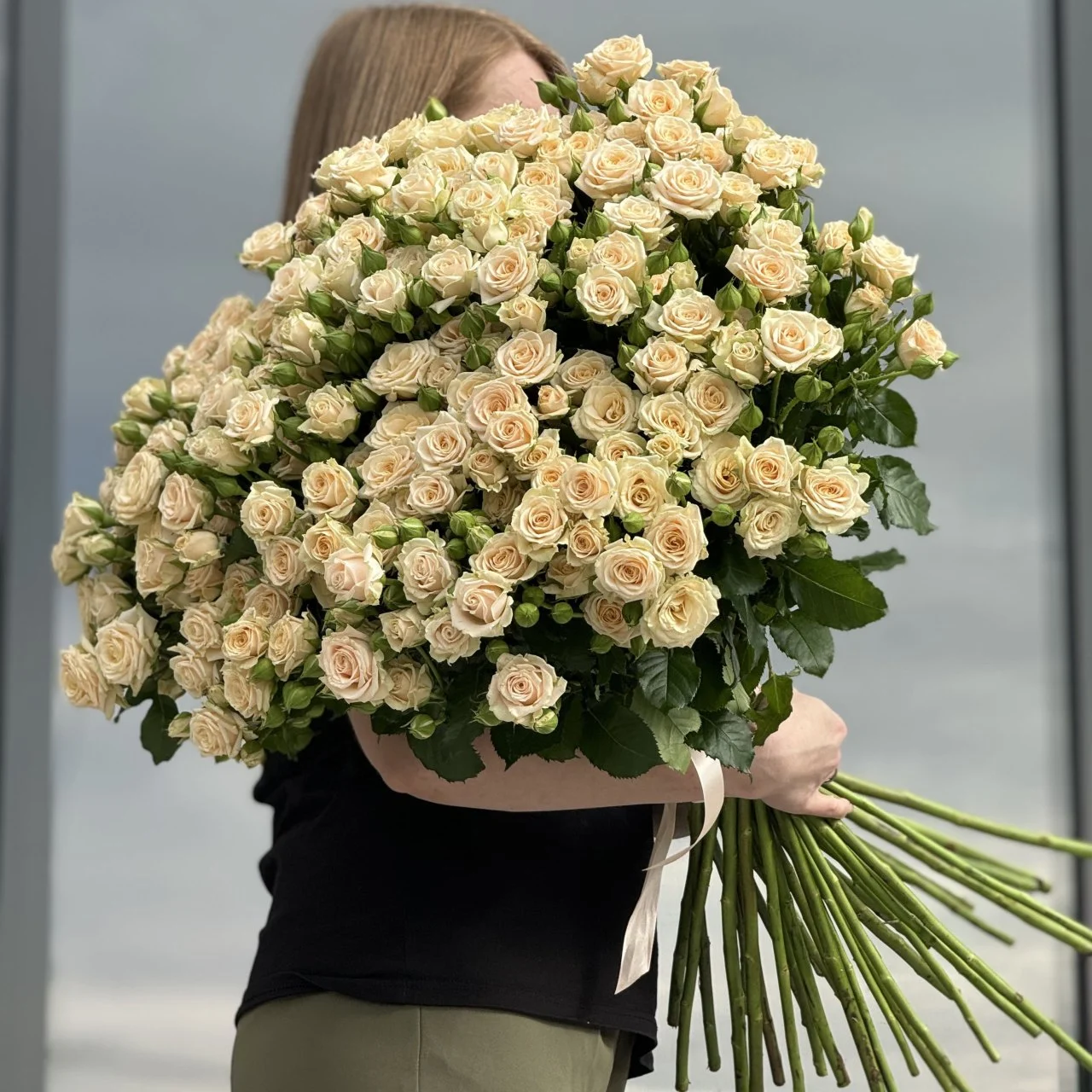 33 жёлтых кустовых роз (70 см)