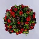 Букет из 27 красных роз и брунии