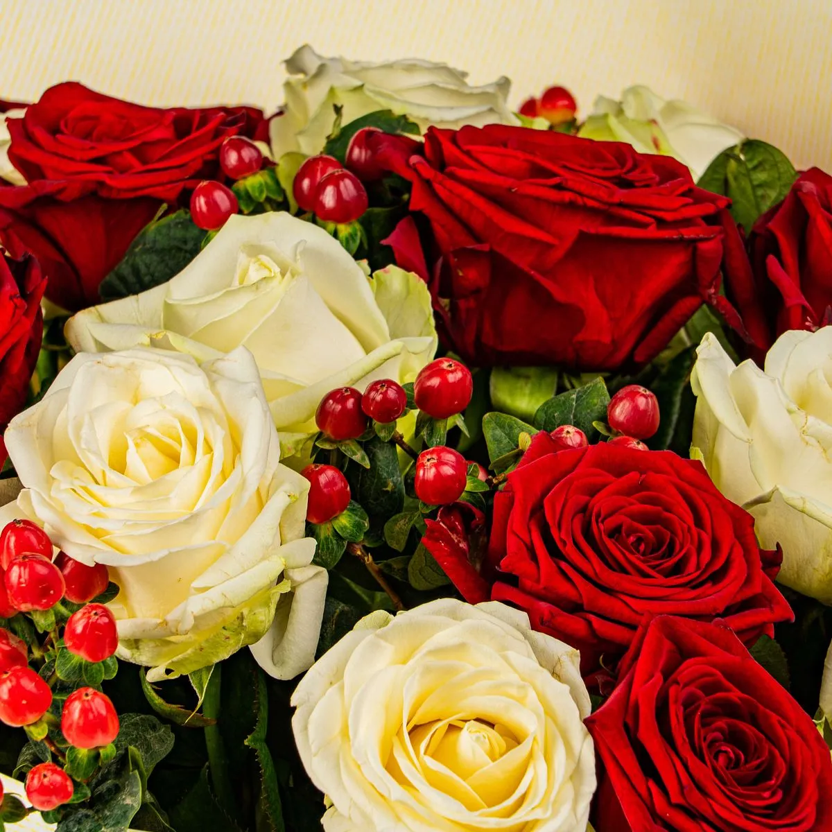 Букет из 31 розы (50 см)
