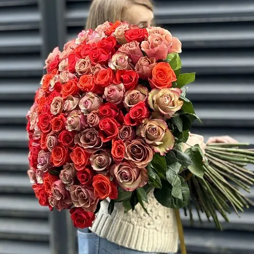 Букет 101 алый микс роз эквадор (60см)