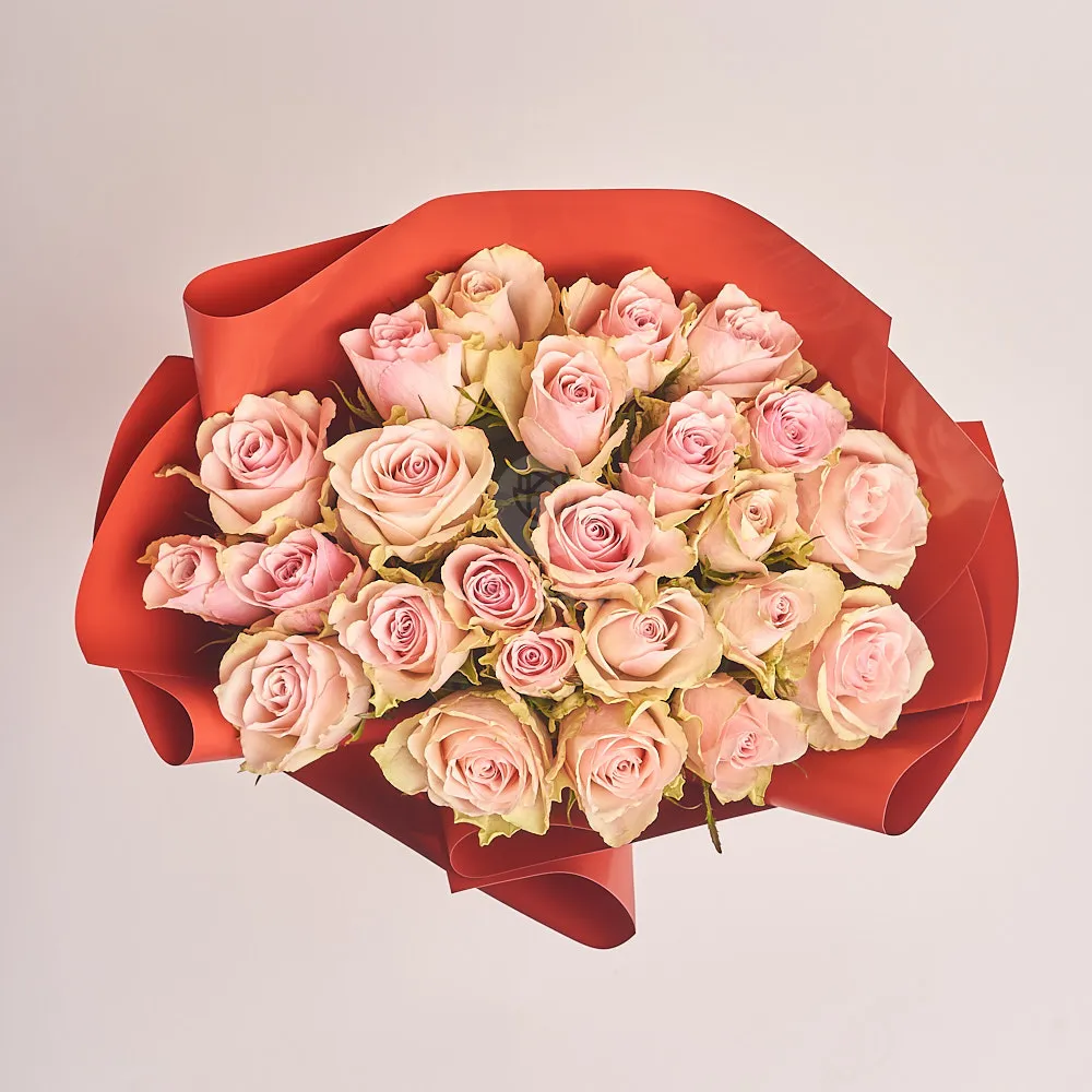 25 бело-розовых роз (50 см)