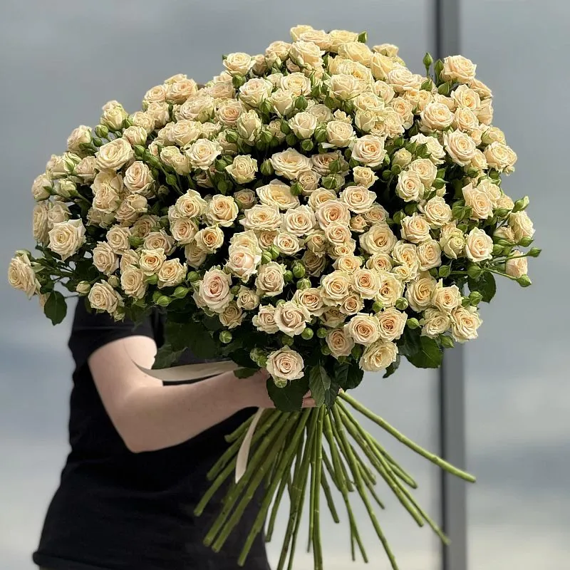 33 жёлтых кустовых роз (70 см)