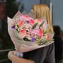 Букет из роз, гипсофил и эустом