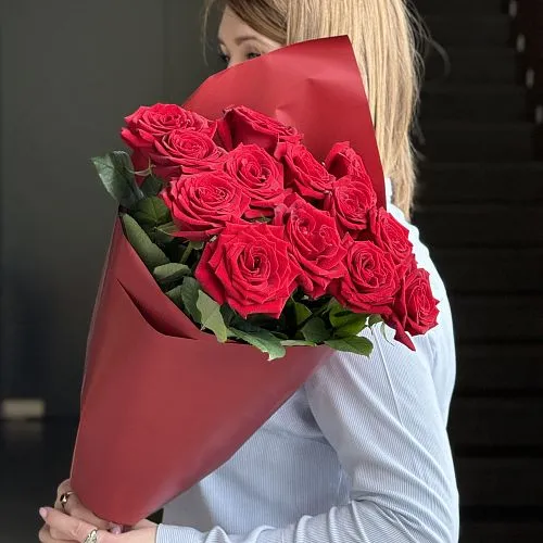 Букет из 13 красных роз (70 см)