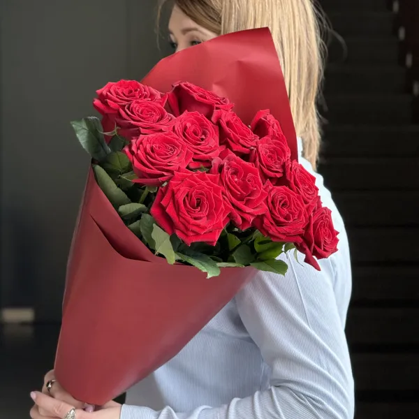Букет из 13 красных роз (70 см)