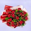 Букет из алых роз и гвоздик