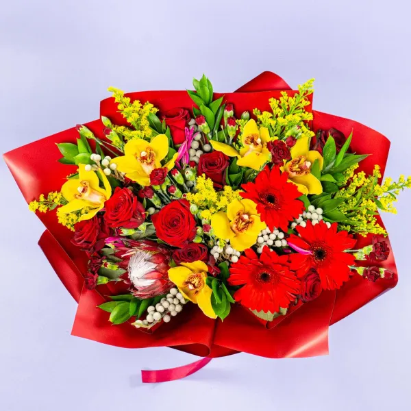 Букет из орхидеи, красных гербер и роз