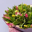 Букет из 25 тюльпанов и фрезий