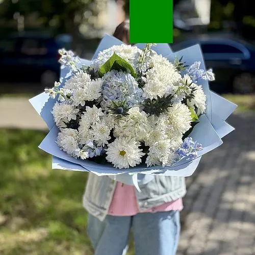 Букет из хризантем, гортензии и эрингиума