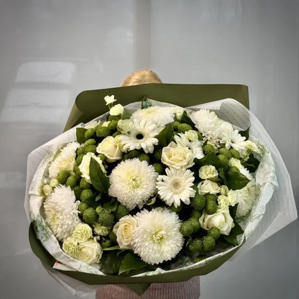 Букет из роз, гвоздик и хризантем огромный