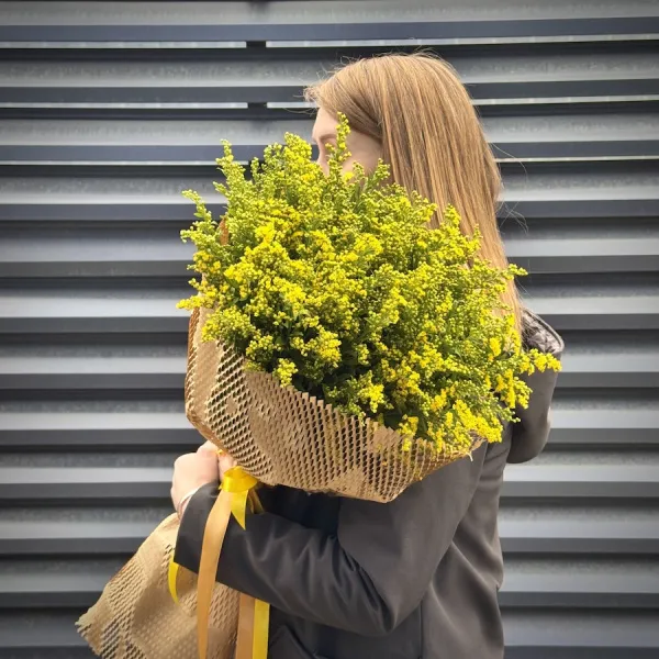 Букет из 19 солидаго