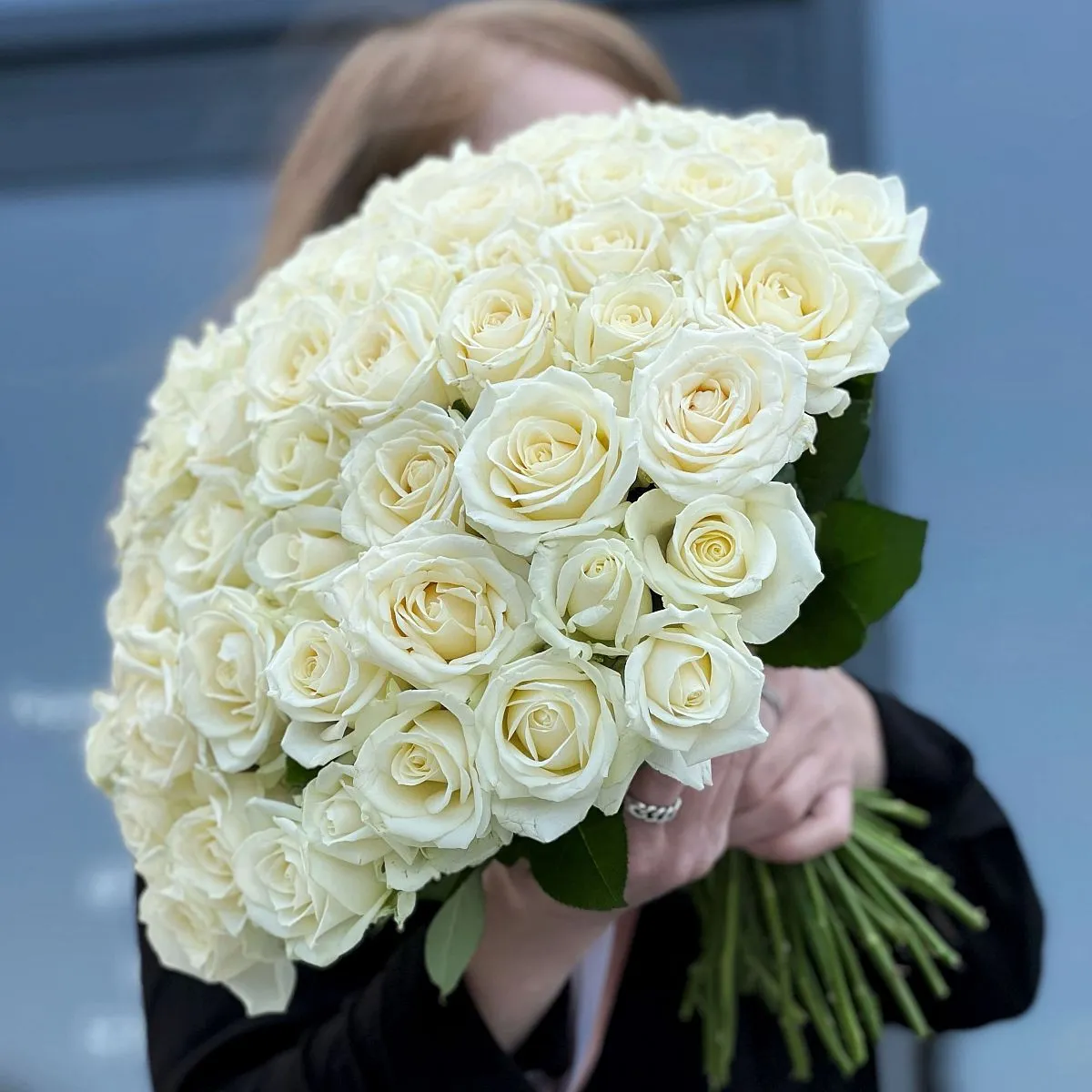 39 белых роз (50 см)