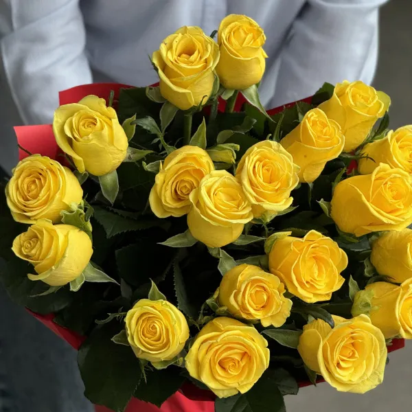 Букет из 19 жёлтых роз (70 см)