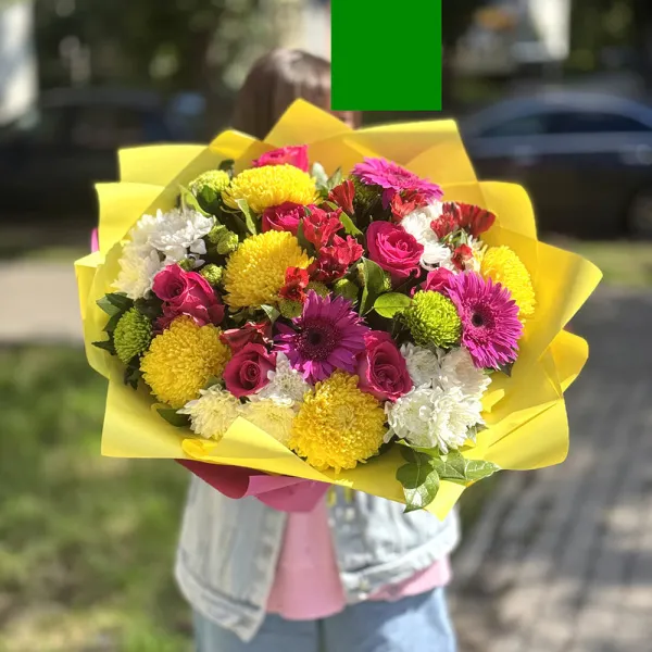 Букет из хризантем, альстромерии и роз