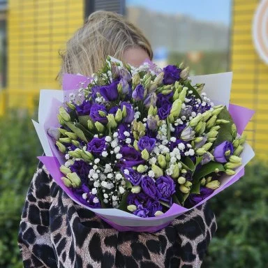 Букет из эустом, салал и гипсофила
