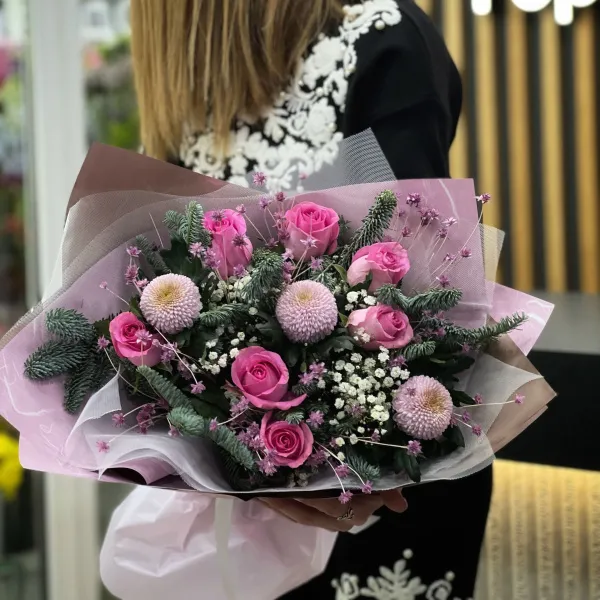 Букет из роз и хризантем