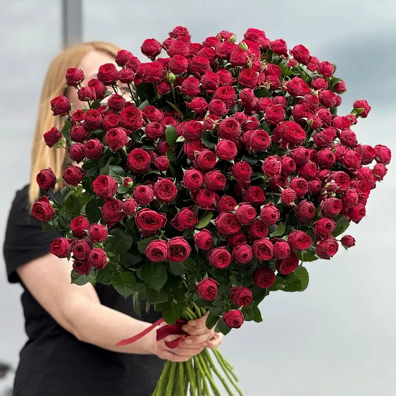39 красных кустовых роз (80 см)