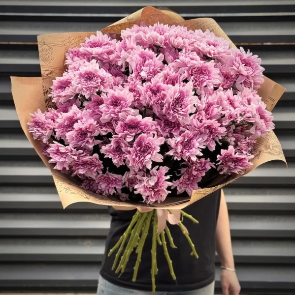 Букет из 19 хризантем