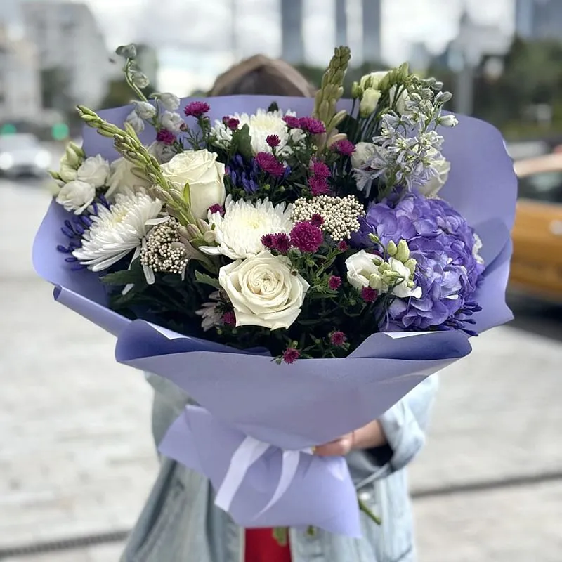 Букет из роз, эустом и астеров