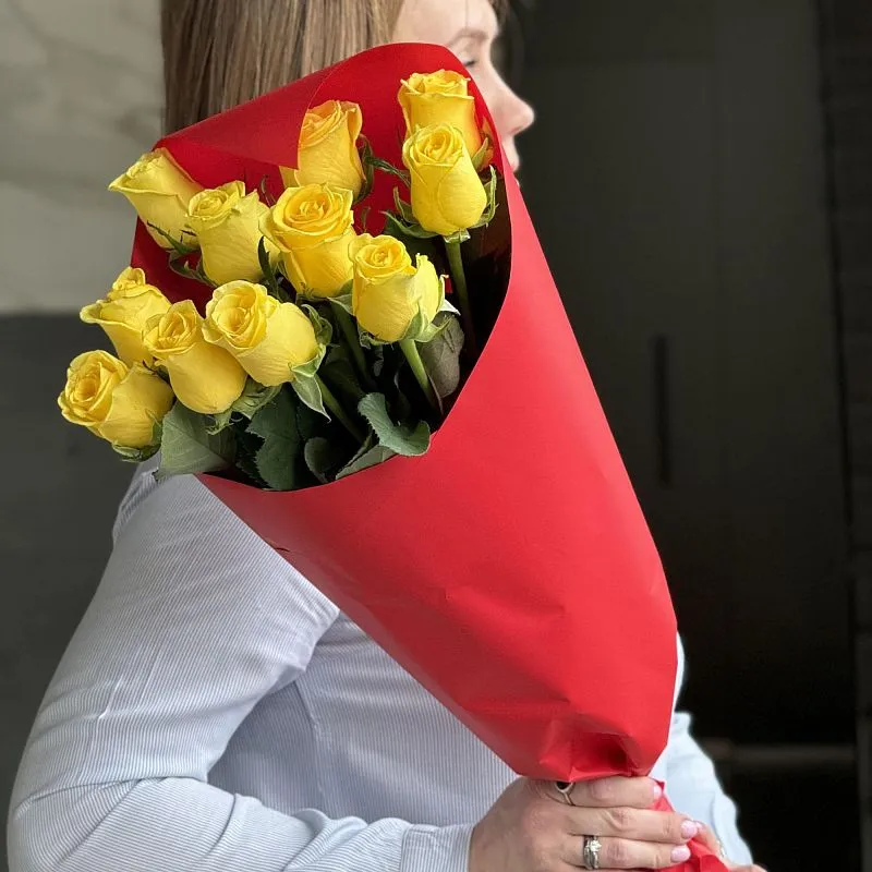 Букет из 11 жёлтых роз (50 см)