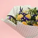 Букет из 20 роз и фрезий