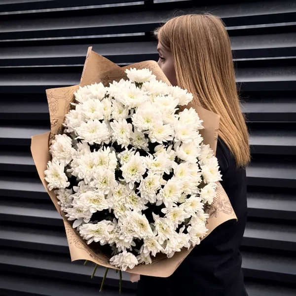 Букет из 19 хризантем