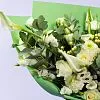 Букет из калл, роз и белой орхидеи