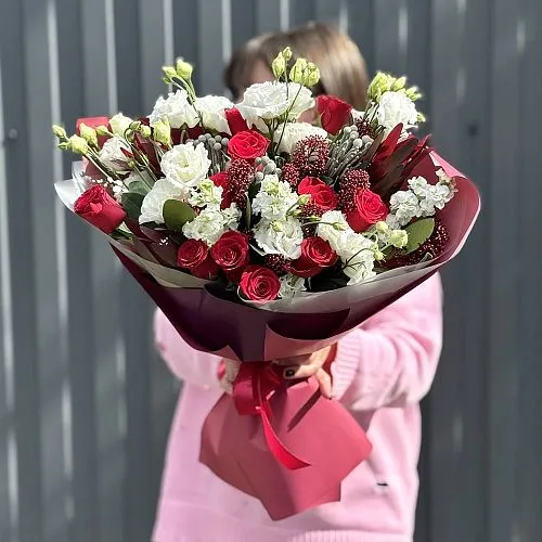 Букет из роз, эустом и маттиол