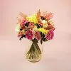 Розовые герберы и хризантемы в вазе