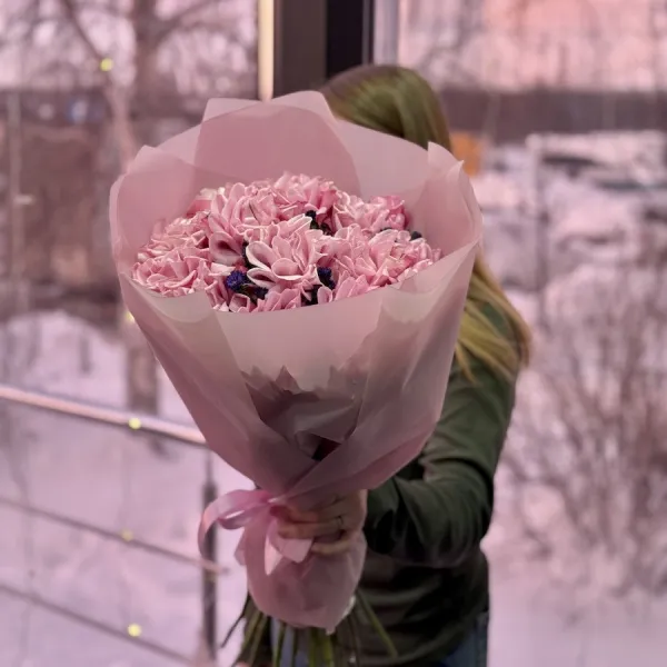 Букет из роз эквадор и астер большой