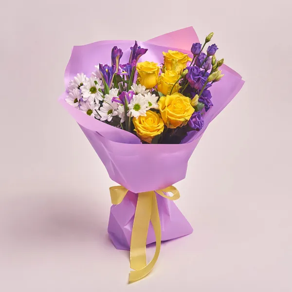 Букет из желтых роз, хризантем и эустом (45 см)