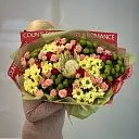 Букет из протей, роз и хризантем