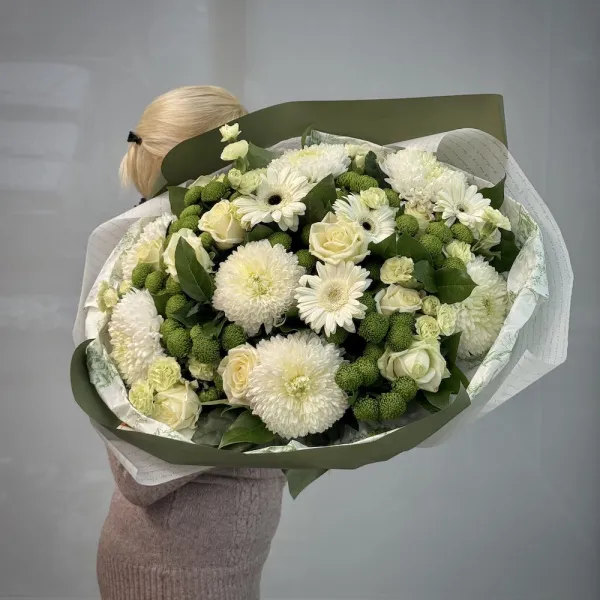 Букет из роз, гвоздик и хризантем огромный