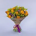 Букет из оранжевых роз и эустом