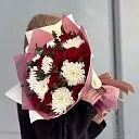 Букет из хризантем, роз и сафари