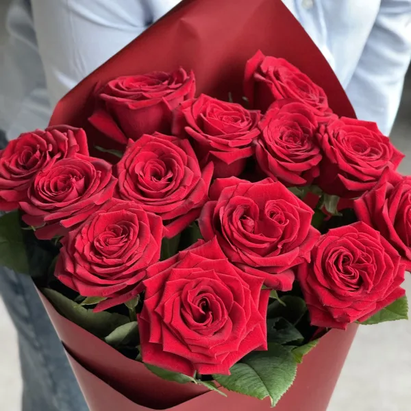 Букет из 13 красных роз (70 см)