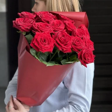 Букет из 15 красных роз (60 см)