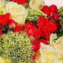 23 белых и красных роз микс большой