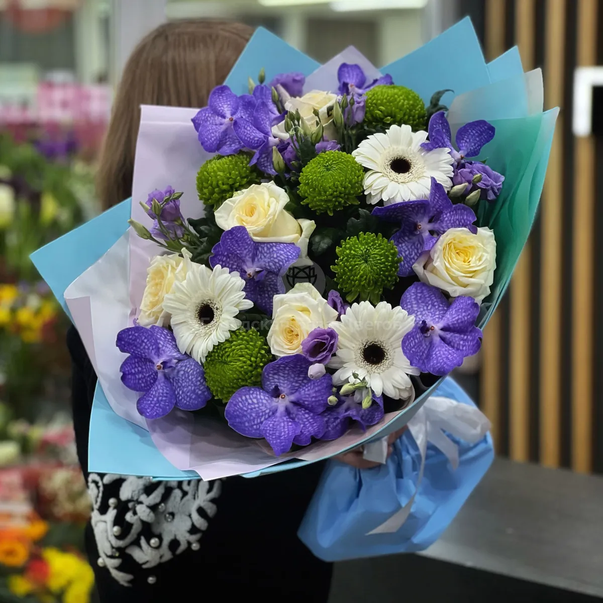 Букет из хризантем, роз и эустом фото №2 Букет из хризантем, роз и эустом