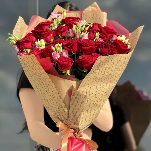 Букет роз и эустом (80 см)