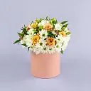 Розы и хризантемы в коробке