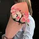 Букет из 13 розово-белых роз (50 см)